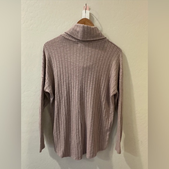 Green Envelope Muted Lilac Ribbed Cowl Neck Dolman Sleeve Super Soft Top Medium - Picture 2 of 4